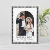 Married and Bright Arch Photo Black White Plaid  Feestdagenkaart (Staand voorkant)