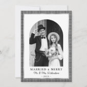 Married and Merry Arch Photo Black White Plaid Feestdagenkaart (Voorkant)