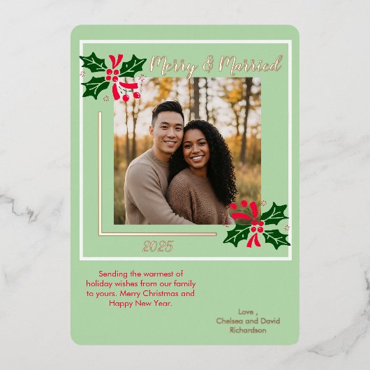 Married and Merry Holly Foil Holiday Card Folie Feestdagenkaart (Voorkant)