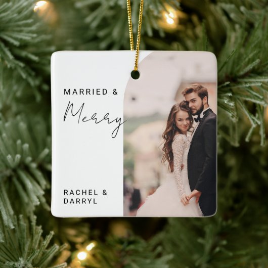 Married and Merry Photo Minimal Script Elegant Keramisch Ornament (Boom)