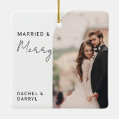 Married and Merry Photo Minimal Script Elegant Keramisch Ornament (Achterkant)
