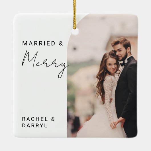 Married and Merry Photo Minimal Script Elegant Keramisch Ornament (Achterkant)