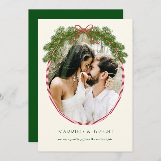 Married & Bright Newlywed Pine Wreath Photo Card Feestdagenkaart (Voorkant / Achterkant)
