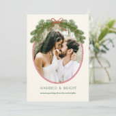 Married & Bright Newlywed Pine Wreath Photo Card Feestdagenkaart (Staand voorkant)
