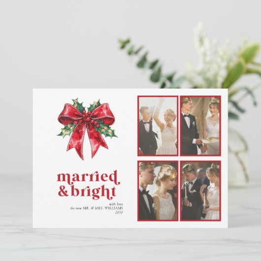 Married & Bright Red Bow Holly Pas getrouwd 4 Foto Feestdagenkaart (Staand voorkant)