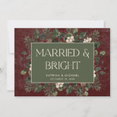 Married & Bright Winter Berries & Pine Burgundy Feestdagenkaart (Voorkant)