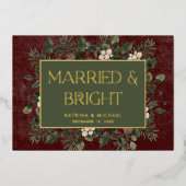 Married & Bright Winter Berries & Pine Burgundy Folie Feestdagenkaart (Voorkant)