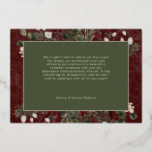 Married & Bright Winter Berries & Pine Burgundy Folie Feestdagenkaart (Achterkant)