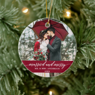 Married en Merry Wedding Calligraphy Burgundy Keramisch Ornament