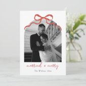 Married & Merry Bow Arch Photo Christmas Feestdagenkaart (Staand voorkant)