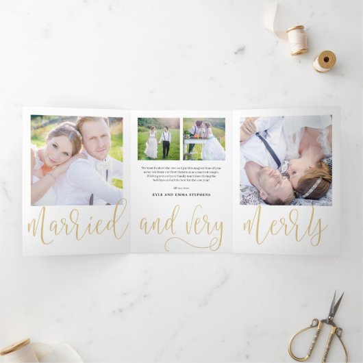 Married Merry EDITABLE COLOR Trifold Vakantie Kaar Drieluik Uitnodiging (Binnen)