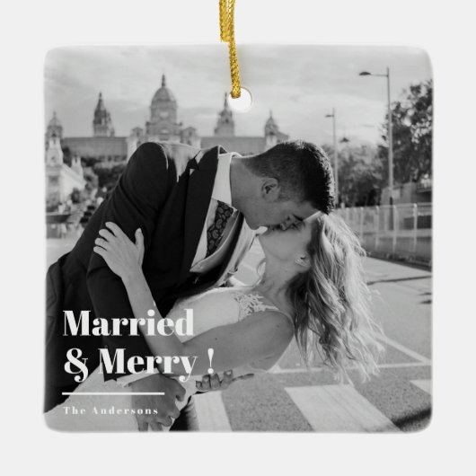 Married & Merry | Elegant Black & White Photo Gift Keramisch Ornament (Voorkant)