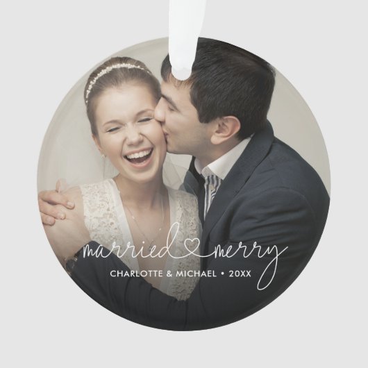 Married & Merry Heart Script Modern Custom Wedding Ornament (voorkant)