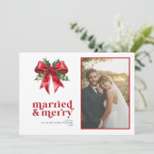 Married & Merry Red Bow Holly Pas getrouwd Foto Feestdagenkaart (Staand voorkant)