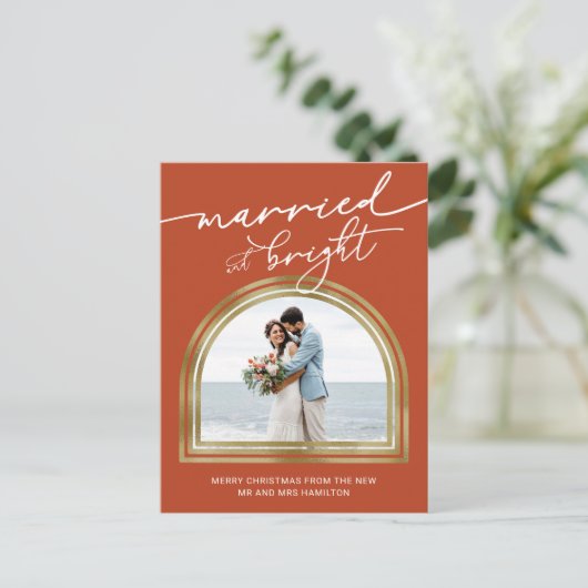 Marriott & Bright Arch Holiday Wedding Announcemen Feestdagenkaart (Staand voorkant)