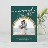 Marriott & Bright Arch Holiday Wedding Announcemen Feestdagenkaart (Staand voorkant)