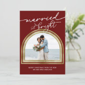Marriott & Bright Arch Holiday Wedding Announcemen Feestdagenkaart (Staand voorkant)