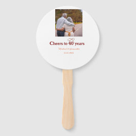 Marron buigt juichen voor 40-jarig huwelijk handwaaier