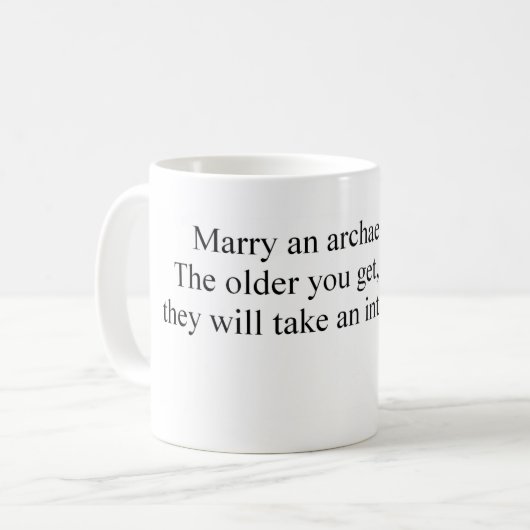Marry an Archeoloog Koffiemok (Voorkant links)
