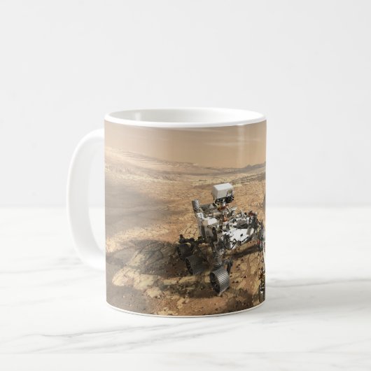 Mars 2020 Rover op het oppervlak van Mars. Koffiemok (Voorkant links)