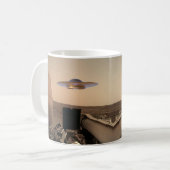 Mars in Sight Alien UFO Saucer Encounter Koffiemok (Voorkant links)
