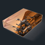 Mars Science Laboratory Curiosity Rover.<br><div class="desc">Het concept van Mars Science Laboratory Curiosity rover is een mobiele robot die het cadeau van Mars onderzoekt. In dit afbeelding onderzoekt de rover een rots op Mars met een set gereedschappen aan het uiteinde van de arm van de rover, die ongeveer 7 voet uitstrekt. Twee instrumenten op de arm...</div>