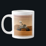 Mars Science Laboratory Curiosity Rover. 2 Grote Koffiekop<br><div class="desc">Cadeau Artistiek concept van Mars Science Laboratory Curiosity rover,  een mobiele robot voor het onderzoeken van Mars' vermogen om microbieel leven op peil te houden.</div>