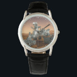 Mars Science Laboratory Curiosity Rover. 4 Horloge<br><div class="desc">Cadeau Artistiek concept van Mars Science Laboratory Curiosity rover, een mobiele robot voor het onderzoeken van Mars' vermogen om microbieel leven op peil te houden. In dit afbeelding onderzoekt de rover een rots op Mars met een set gereedschappen aan het uiteinde van de arm van de rover, die ongeveer 7...</div>