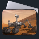 Mars Science Laboratory Curiosity Rover. Laptop Sleeve<br><div class="desc">Het concept van Mars Science Laboratory Curiosity rover is een mobiele robot die het cadeau van Mars onderzoekt. In dit afbeelding onderzoekt de rover een rots op Mars met een set gereedschappen aan het uiteinde van de arm van de rover, die ongeveer 7 voet uitstrekt. Twee instrumenten op de arm...</div>