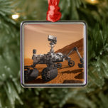 Mars Science Laboratory Curiosity Rover. Metalen Ornament<br><div class="desc">Het concept van Mars Science Laboratory Curiosity rover is een mobiele robot die het cadeau van Mars onderzoekt. In dit afbeelding onderzoekt de rover een rots op Mars met een set gereedschappen aan het uiteinde van de arm van de rover, die ongeveer 7 voet uitstrekt. Twee instrumenten op de arm...</div>