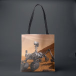 Mars Science Laboratory Curiosity Rover. Tote Bag<br><div class="desc">Het concept van Mars Science Laboratory Curiosity rover is een mobiele robot die het cadeau van Mars onderzoekt. In dit afbeelding onderzoekt de rover een rots op Mars met een set gereedschappen aan het uiteinde van de arm van de rover, die ongeveer 7 voet uitstrekt. Twee instrumenten op de arm...</div>