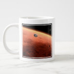 Mars Science Laboratory nadert Mars. Grote Koffiekop<br><div class="desc">Artistiek concept van Mars Science Laboratory ruimtesonde nadert Mars. De Curiosity rover is veilig verstopt in de aeroshell van het ruimtevaartuig.</div>