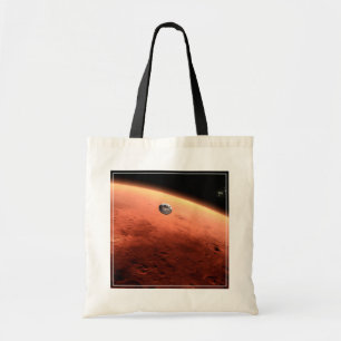 Mars Science Laboratory nadert Mars. Tote Bag