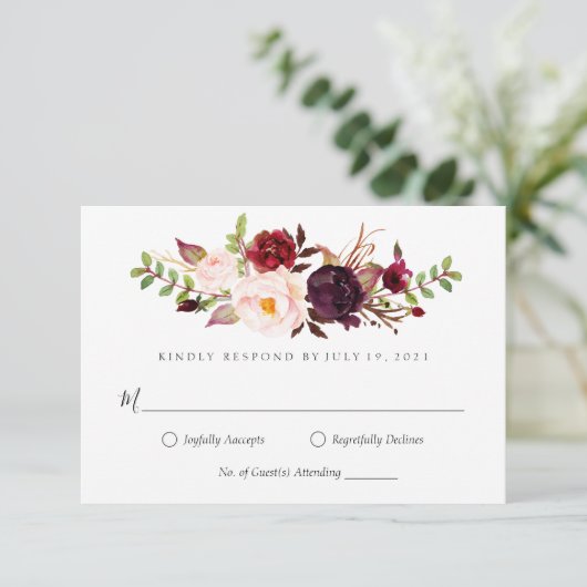 Marsala bordeaux bloemige Huwelijks RSVP Kaart (Staand voorkant)