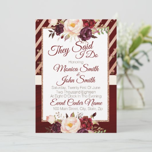 Marsala Burgandy Floral Wedding Announding Kaart (Staand voorkant)