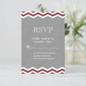 Marsala Chevrons op Gray RSVP Kaartje (Staand voorkant)