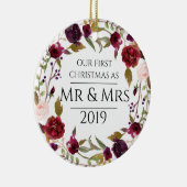Marsala Eerste Kerstmis als Mr & Mrs. Keramisch Ornament (Rechts)