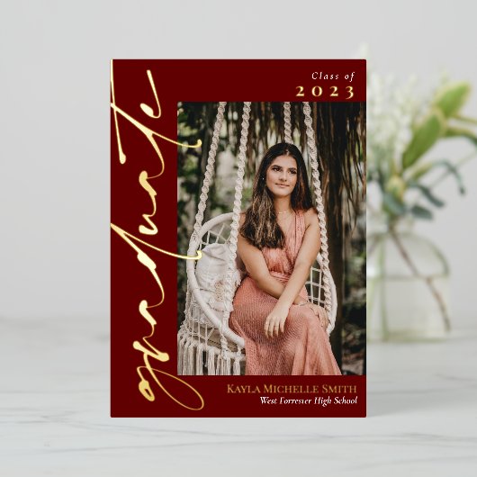 Marsala Gold Calligraphy Photo Afstuderen Folie Uitnodiging (Staand Voorkant)