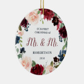 Marsala & Navy Floral Eerste Kerstmis Mr & Mrs. Keramisch Ornament (Rechts)