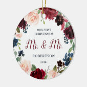 Marsala & Navy Floral Eerste Kerstmis Mr & Mrs. Keramisch Ornament (Links)