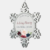 Marsala & Navy Floral gepersonaliseerd Memorial Tin Sneeuwvlok Ornament (Rechts)