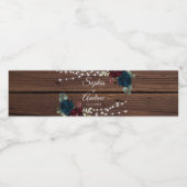 Marsala & Navy Flowers Rustic Wood Wedding Waterfles Etiket (Enkel label)