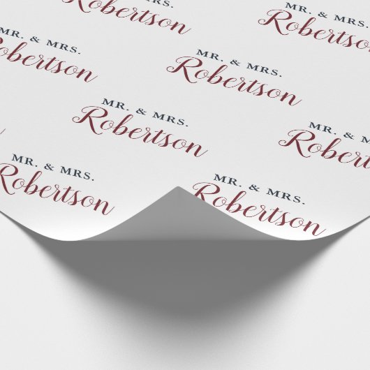 Marsala Red Script Mr & Mrs Wedding Personalized Cadeaupapier (Hoek)