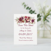 Marsala Rode Bloemen Bruiloft Save the Date Briefk Aankondigingskaart (Staand voorkant)