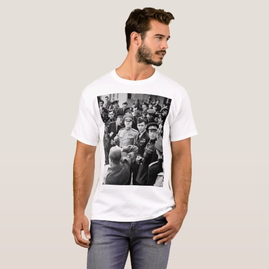 Marshall Zhukov decoreert Afbeelding Field_War T-shirt (Voorkant volledig)