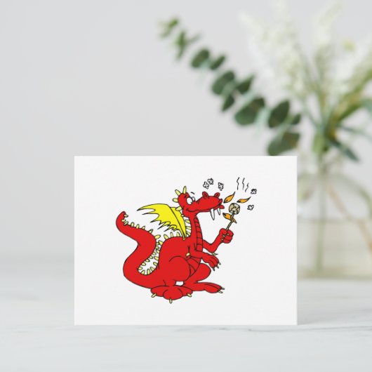 Marshmallow Toasting Dragon Briefkaart (Staand voorkant)