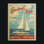 Martha's Vinyard Briefkaart Sailboat Vintage Trave<br><div class="desc">Deze groeten van Martha's Vineyard Massachusetts vintage reis nautisch design voorzien van een boot die op het water zeilt met zeemijlen en een blauwe hemel gevuld met prachtige,  witte wolken.</div>