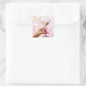 Martini Cocktail met Roze Satijnen Strik Vierkante Sticker (Tas)