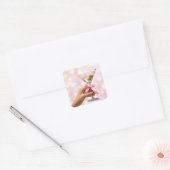 Martini Cocktail met Roze Satijnen Strik Vierkante Sticker (Envelop)