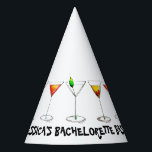 Martini Cosmo Cocktail Bachelorette Bash Feesthoedjes<br><div class="desc">Het pet van de partij kenmerkt een originele tellersillustratie van een rij martini, Manhattan, en kosmopolitische cocktails. Geweldig voor een bachelorette bash, of voor een feest of feest! Pas uw gegevens gewoon aan. Zie je niet wat je zoekt? Hulp nodig bij aanpassingen? Klik de "vraag deze ontwerper"knoop om iets te...</div>